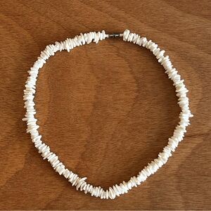 Authentic Y2K Vintage White Puca Shell Surfer Necklace with Barrel Clasp